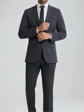 Suit Shop Men's Charcoal Two-Piece Suit - 31R / 38R - NWT